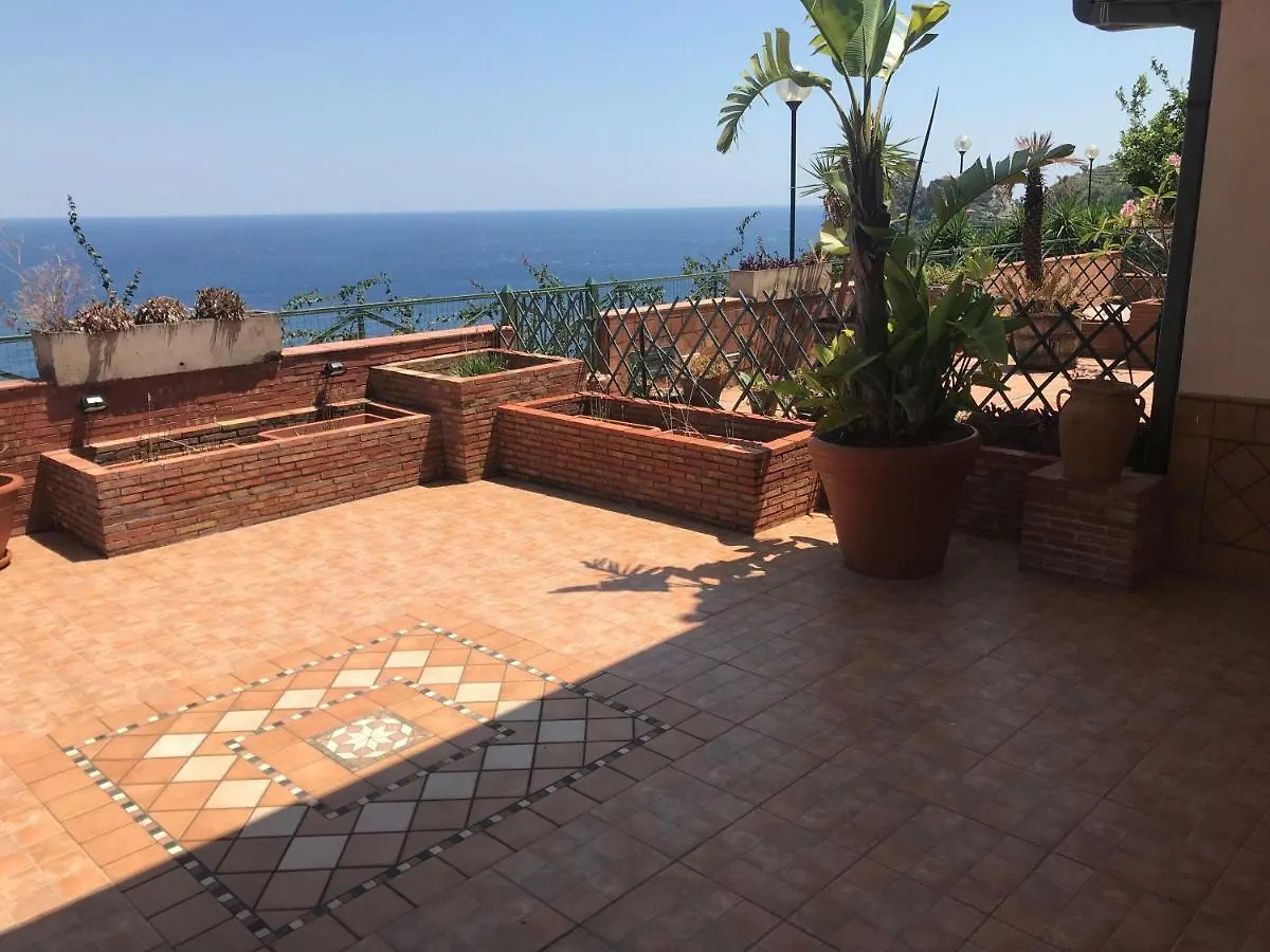 Casa Silvy Villa SantʼAlessio Siculo Italia